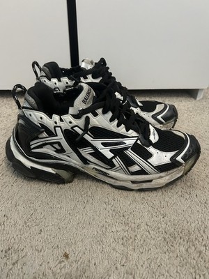 Balenciagas Runner Size 43 Used a bit Comes With Dust Bag, Box And Receipt