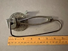 BUILD A LOT VINTAGE KITCHEN TOOLS EGG BEATERS, MIXERS, SPATULAS, PASTRY CUTTERS