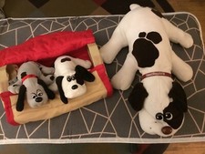 Vintage 1985 Pound Puppies 1 Large, 2 Small And Newborn Case