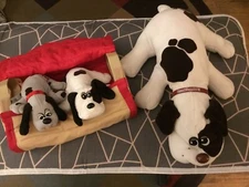 Vintage 1985 Pound Puppies 1 Large, 2 Small And Newborn Case