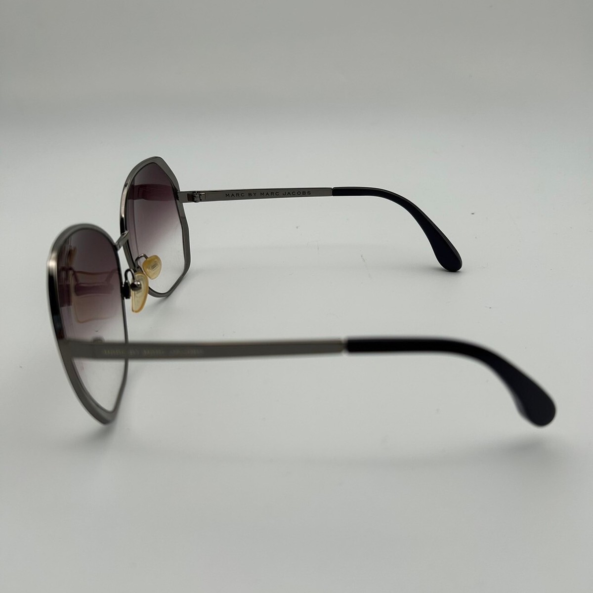 Auth MARC JACOBS Transparent Gradient Oval Sunglasses Purple  display picture 1