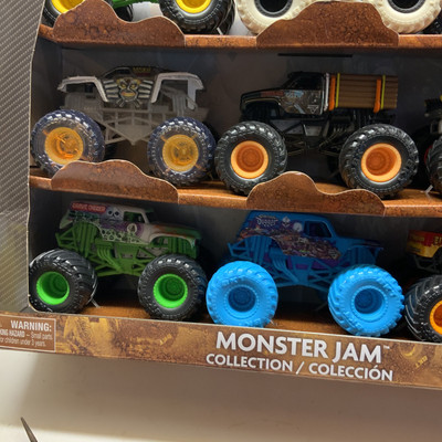 Monster Jam Monster Truck Diecast 9pk - 1:64 Scale Lumberjack