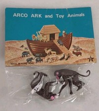1970s ARCO NOAH'S ARK Gorillas Monkeys 2 piece Plastic Animals NOS SEALED