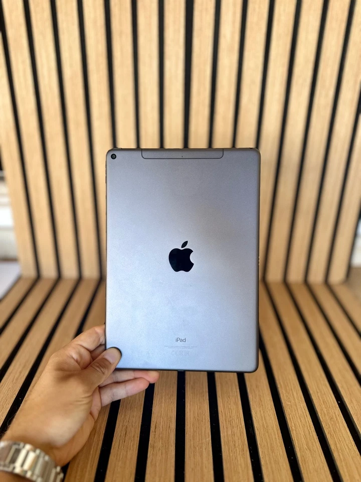 Apple iPad (9th generation) · 64GB · Cellular, foto 1 di 4