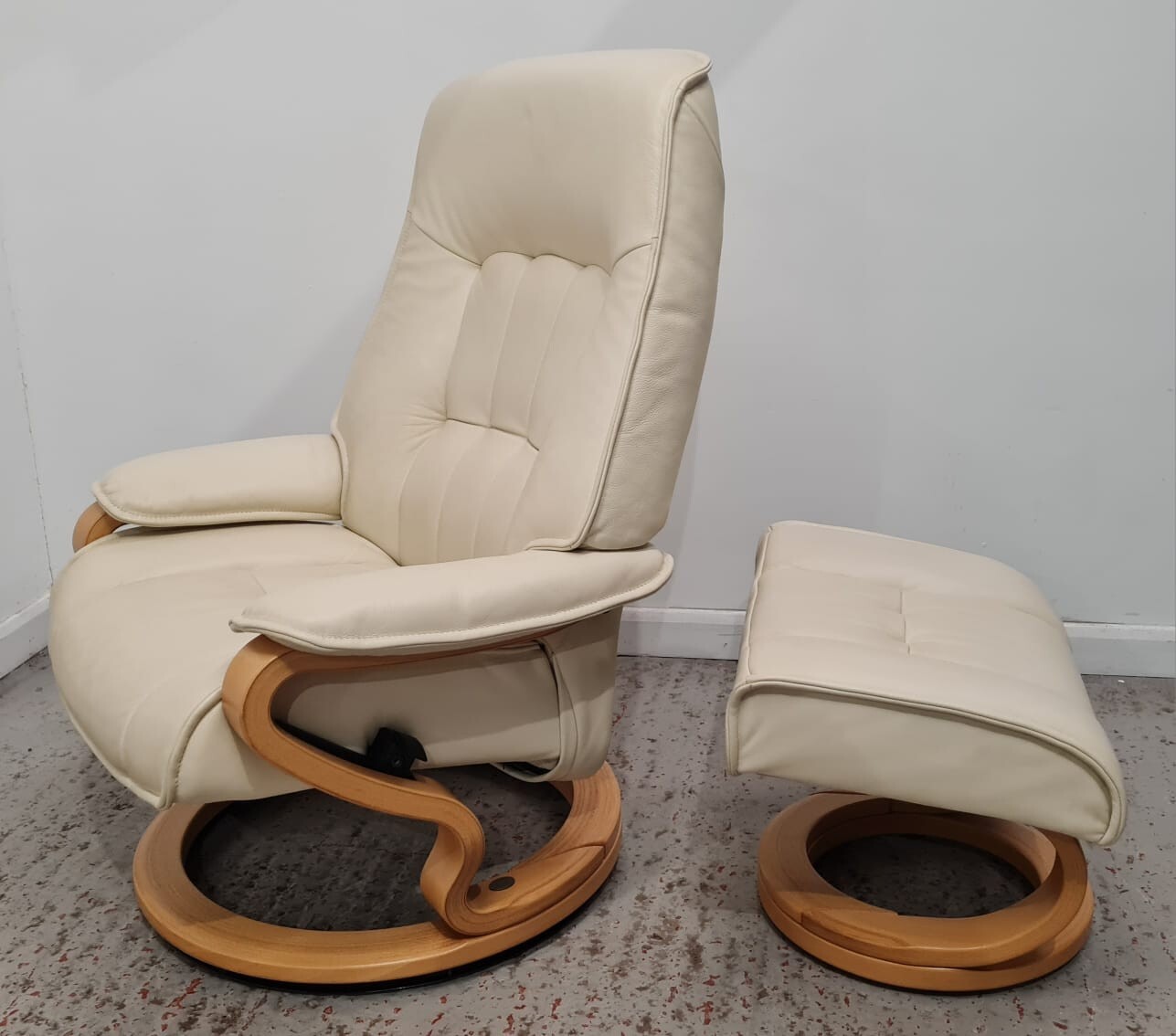Himolla ZeroStress Leather Recliner Chair with Matching Footstool