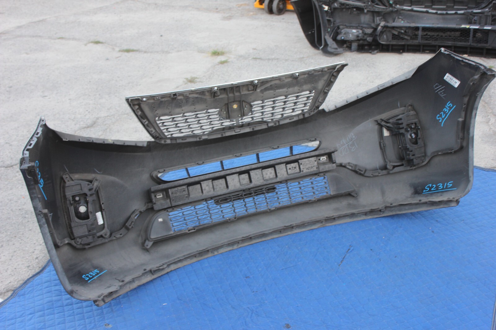 14-15 KIA SORENTO FRONT BUMPER ASSEMBLY FOG COVER GRILL FOAM GENUINE OEM BROWN