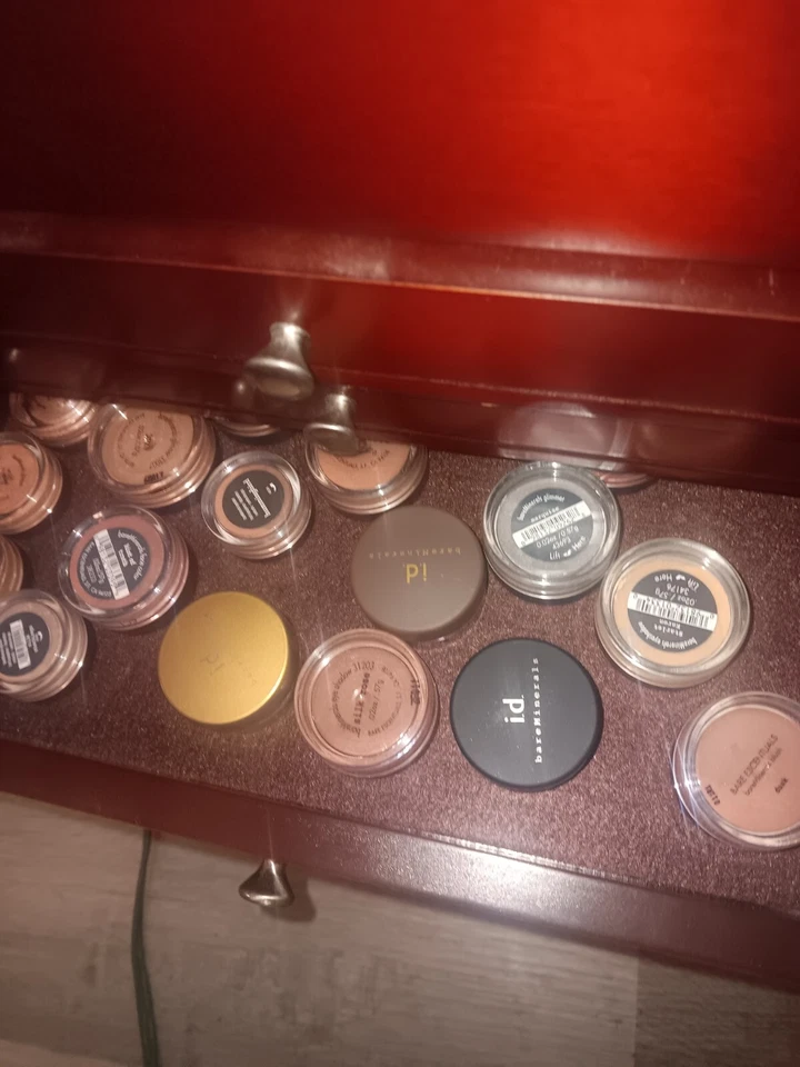 caixa de maquiagem com maquiagem - Imagem 2 de 4