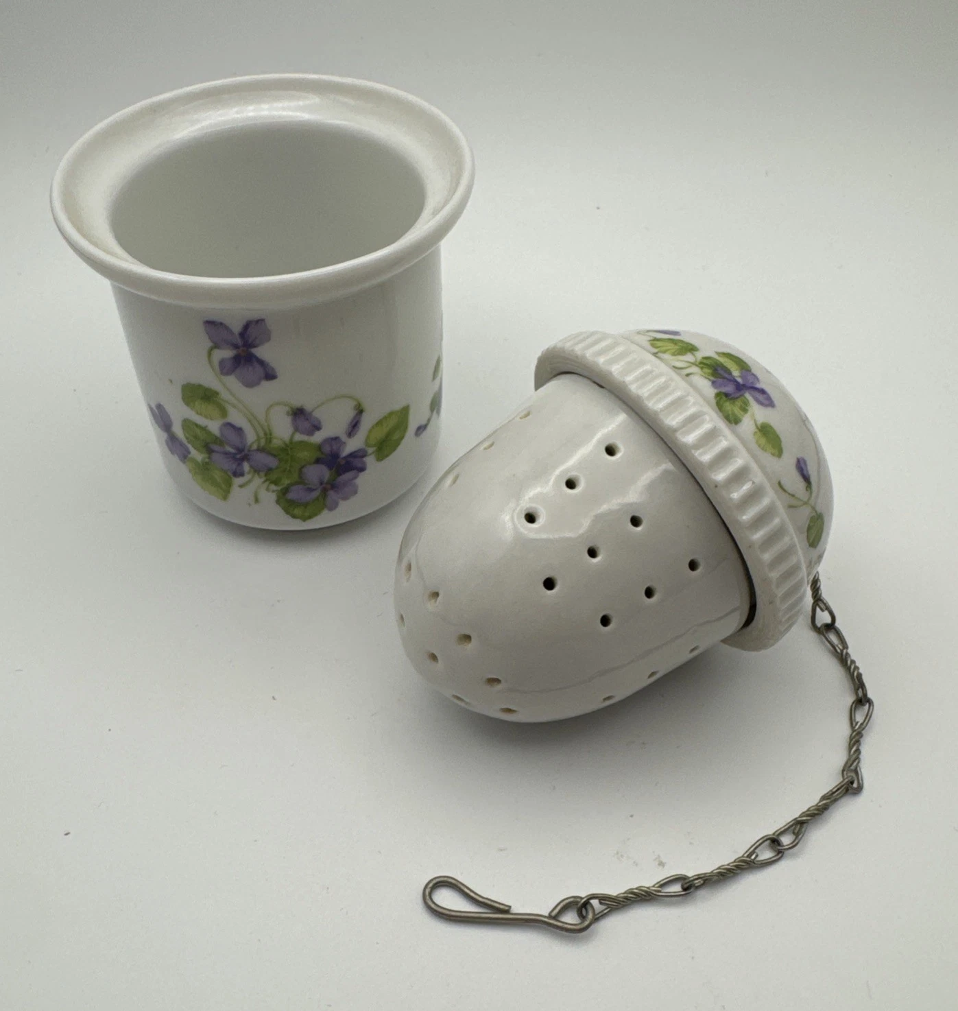 Vintage AK Kaiser West Germany Tea Ball Strainer Infuser w/Caddy Purple Violets
Opens in a new windo