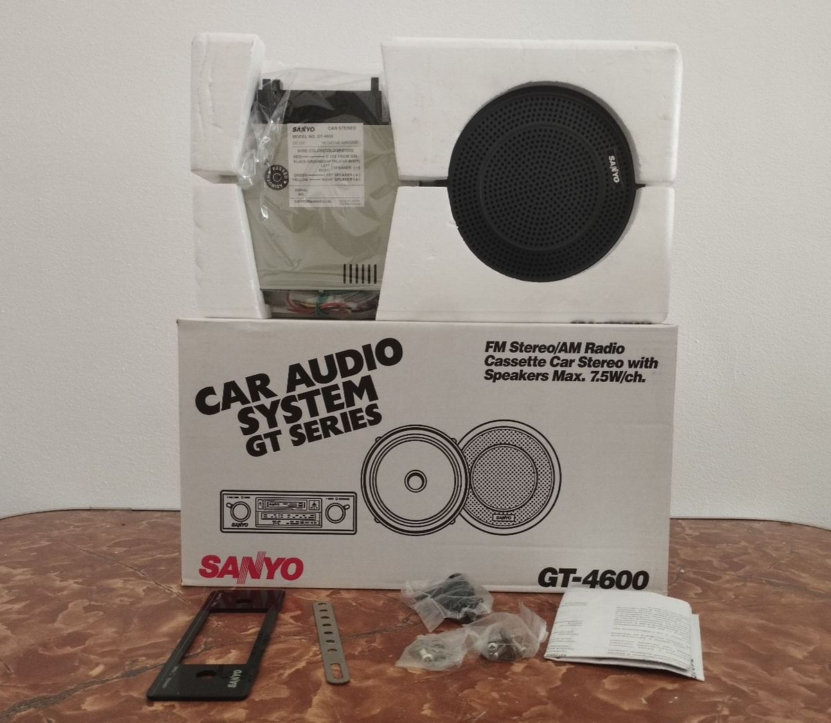 Sanyo Car Cassette Stereo FM/AM With and Speakers Max GT- 4600