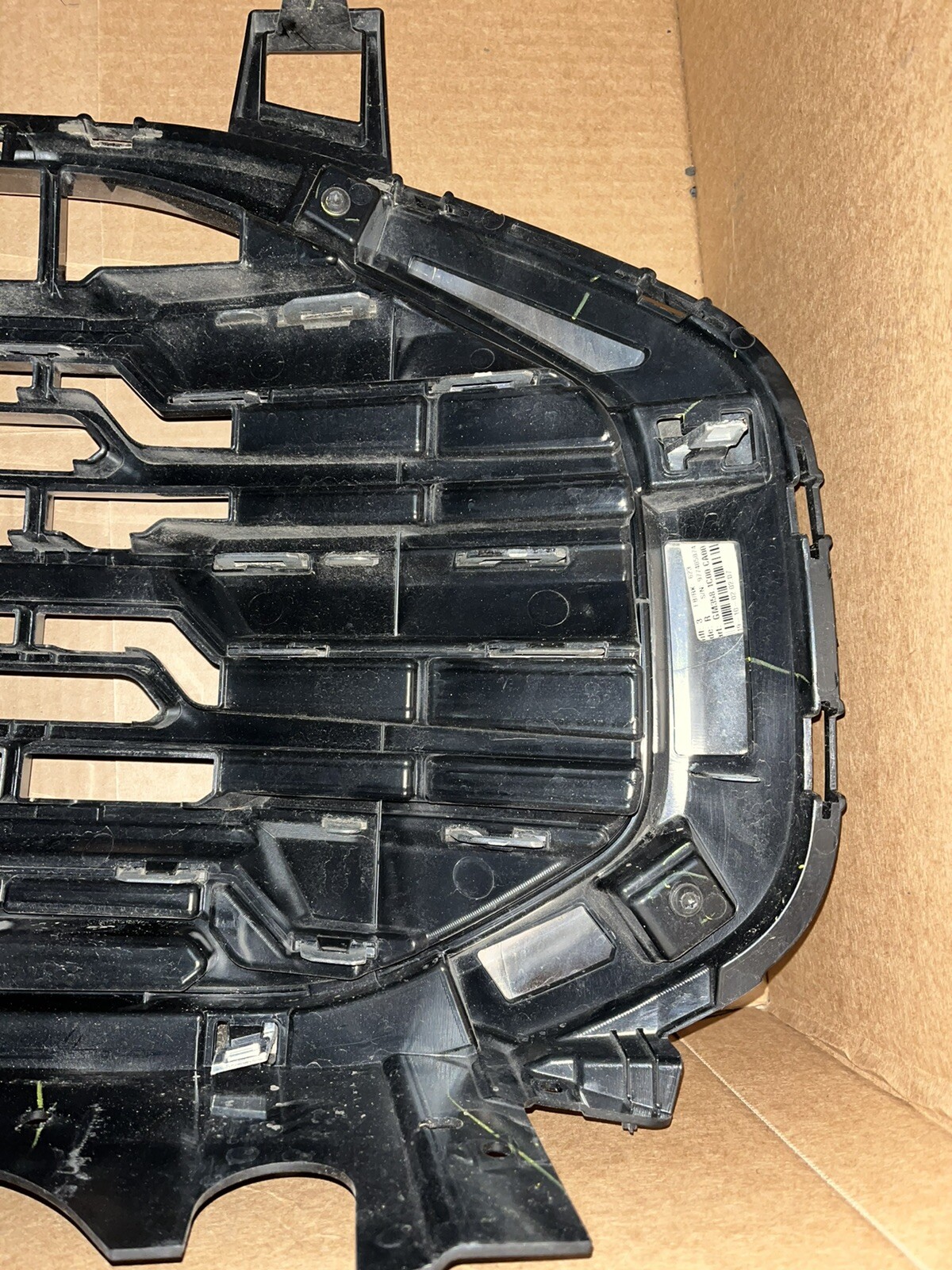 OEM NEW 1820 GM GMC Terrain Sport Utility Front Bumper Grille Assembly