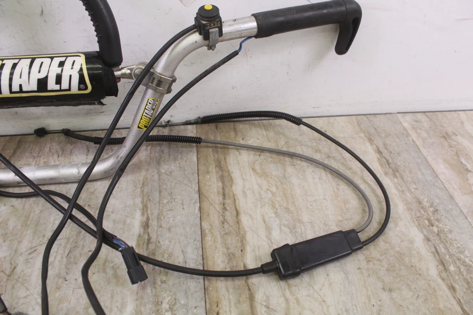 Manillar Polaris RMK 800 DRAGON 2010 con controles y cable de acelerador Foto 3 de 4