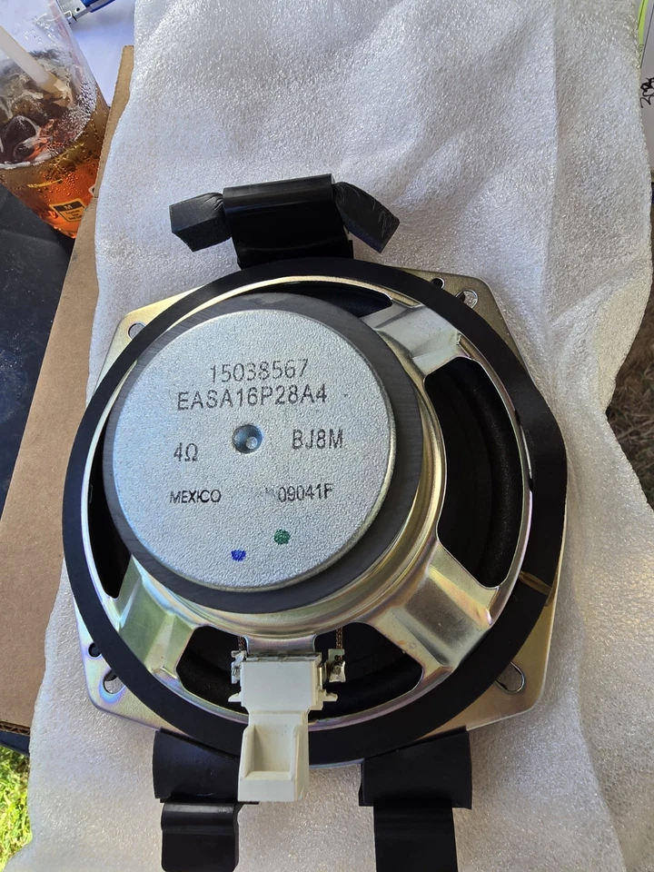 Altavoz radio puerta delantera genuino GM 15038567 OEM GM pieza nueva Chevy GMC gama media Foto 2 de 3