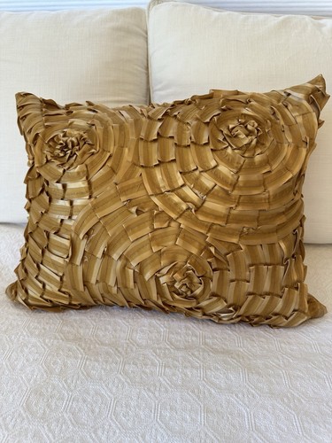 Pier 1 Import Pair Throw Pillows Gold Ruffle Ribbon Circles 3D Decor 15x12 Zip - Picture 2 of 24