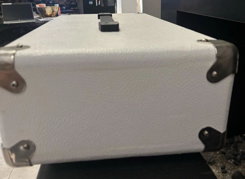 Avid Eleven Rack Guitar Effects + VOODOO LABS PRO CONTROLLER + WHITE TOLEX - Image 4 of 4