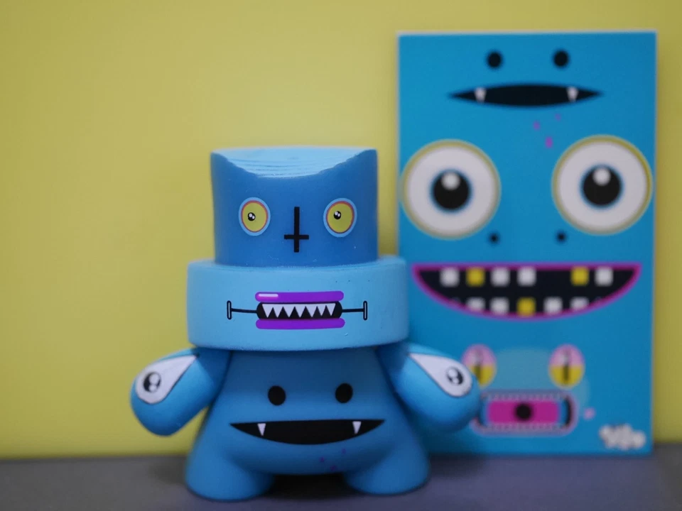 Kidrobot Fatcap Series 2 Dalek Blue vinyl art toy 2008 AS IS - Image 2 of 4