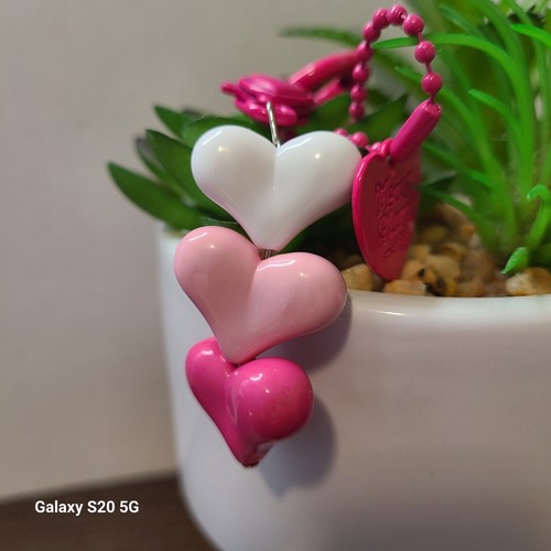 Unbranded 3-Stacked Heart Pink & White NEW Keychain Ladies Collectible Home Auto