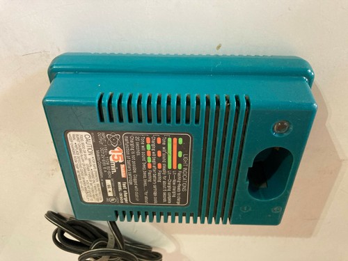 Makita caricatore rapido DC9015 15 MIN USCITA DI CARICA: INGRESSO DCC7.2V-9.6V 115V - Foto 8 di 8
