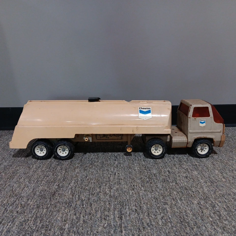 Vintage 1978 Tonka Chevron Die Cast Semi Truck and Trailer NICE! - Image 4 of 4