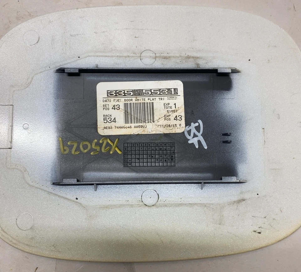 10 11 12 13 14 15 16 17 18 19 LINCOLN MKT Fuel Tank Door WHITE PLATINUM UG Foto 2 de 3