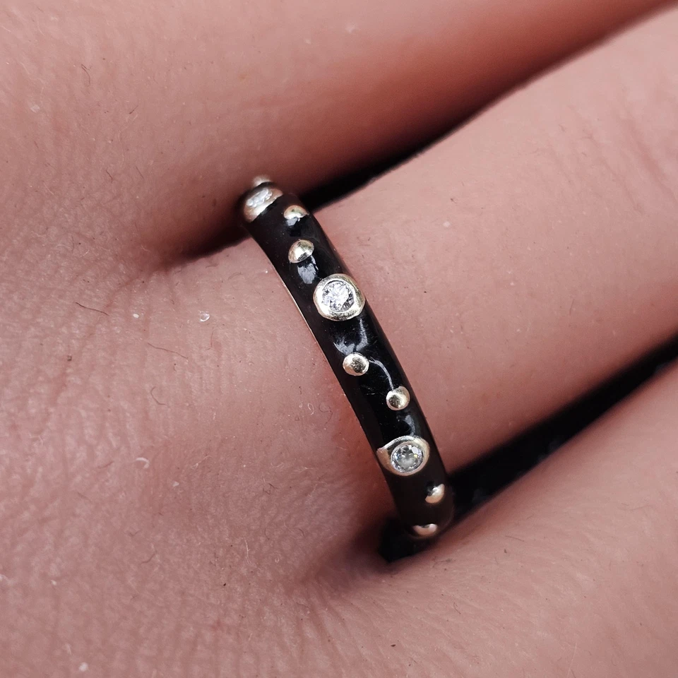 Anillo banda de oro blanco de 18k Hidalgo bisel esmalte negro conjunto diamante talla 6,75 Foto 3 de 4