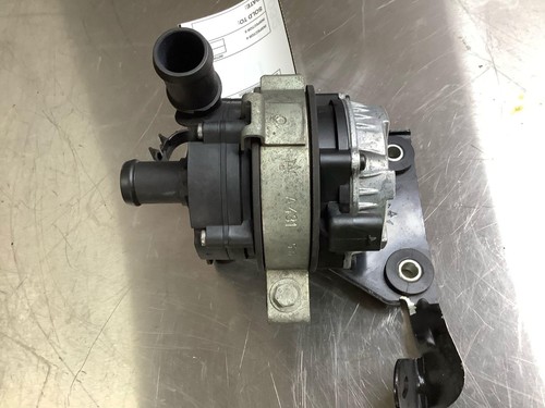 2017 - 2020 MASERATI LEVANTE ENGINE COOLANT AUXILIARY WATER PUMP OEM - Picture 3 of 6