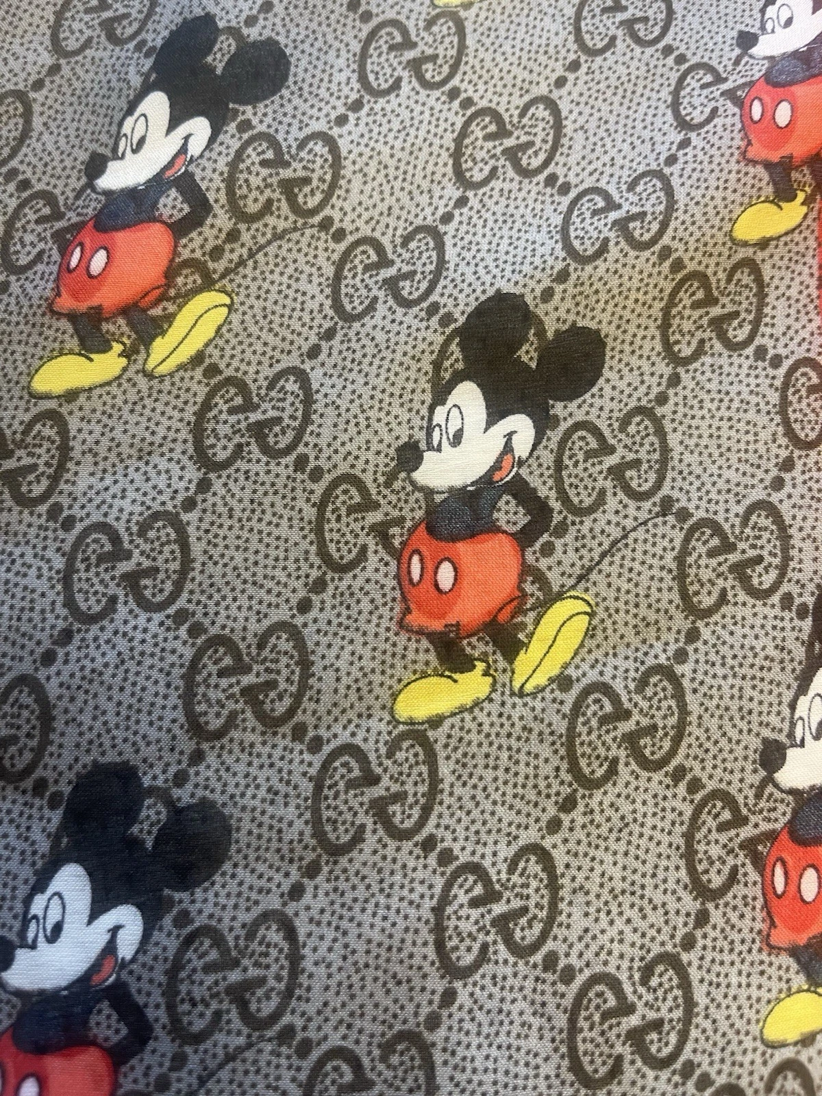 Foulard Gucci Mickey Mouse 100% soie 70x32 Disney Gucci