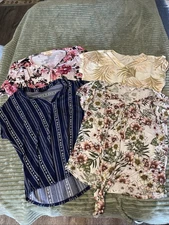 LOT 4 Women’s Size M Blouses/Shirts Mixed Brands and Styles Pre-Owned See Pics