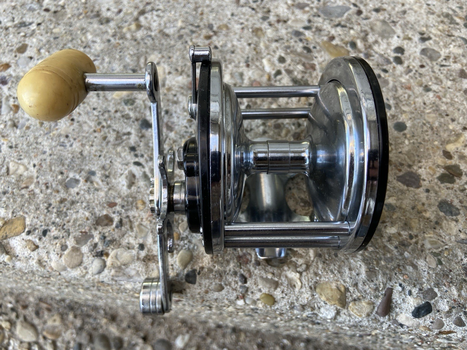 SUPER CLEAN PENN LONG BEACH 60 SALTWATER REEL