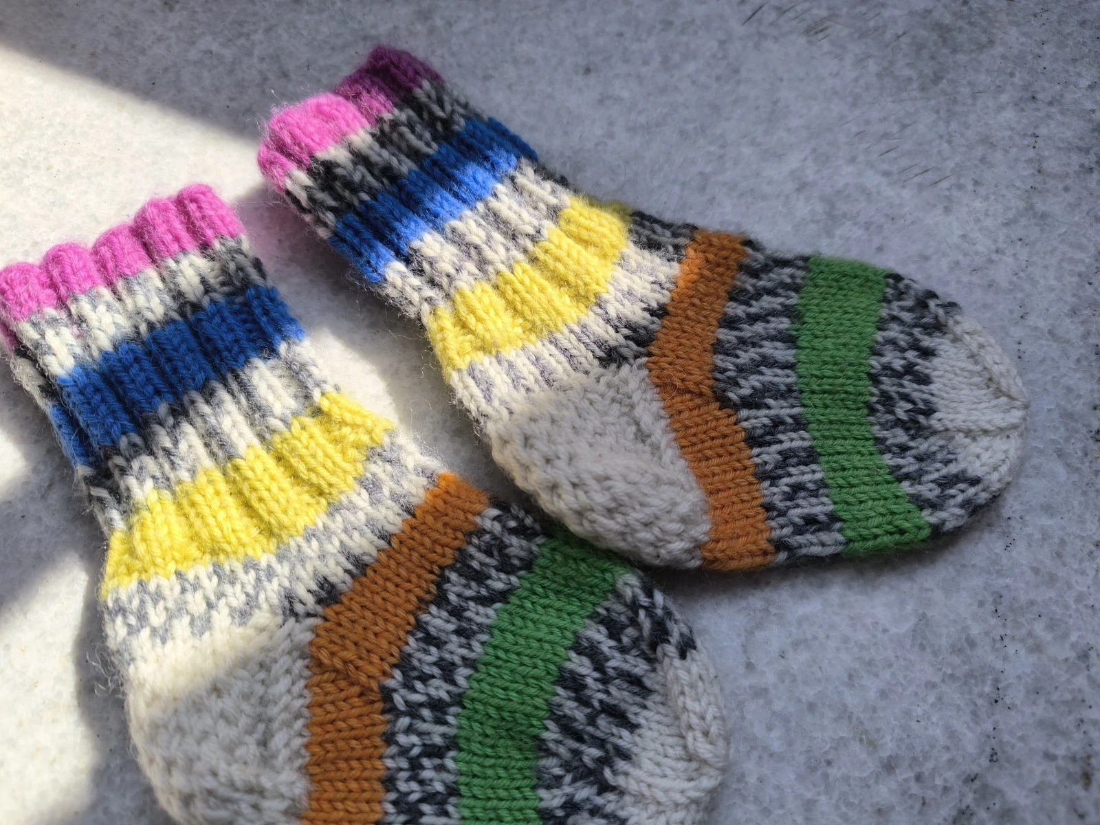 Fanny handmade babies wool socks, 10 cm