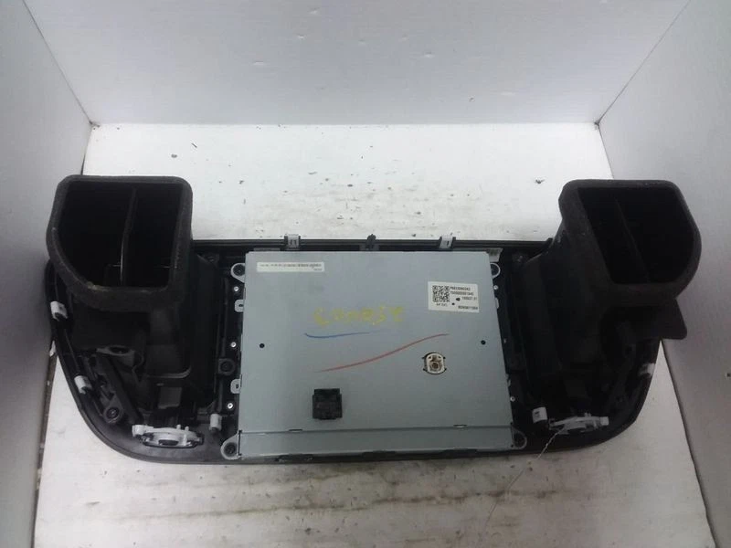 Chrysler Pacifica 2017 pantalla de información frontal radio pantalla GPS (ID 68239902) OEM Foto 3 de 4