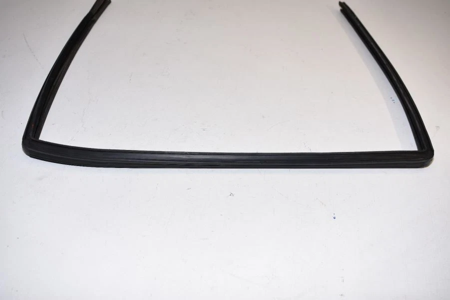 1989-1993 MERCEDES BENZ 190E W201 PASSENGER REAR DOOR WINDOW WEATHER STRIPPING - Image 3 of 4