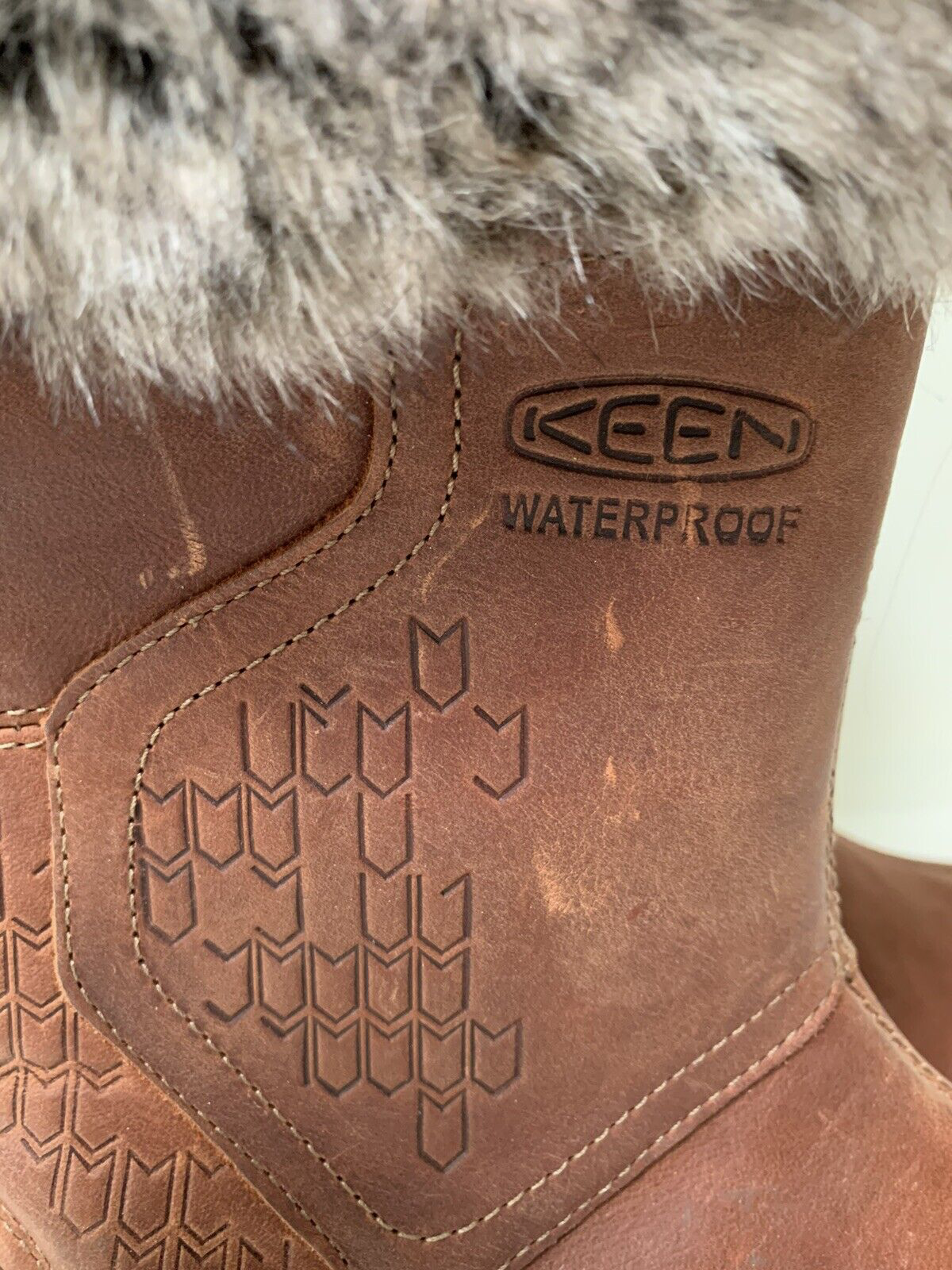 Stivali KEEN in pelle marrone 200 grammi isolati bordo in pelliccia sintetica da donna taglia 5 US 35 EU