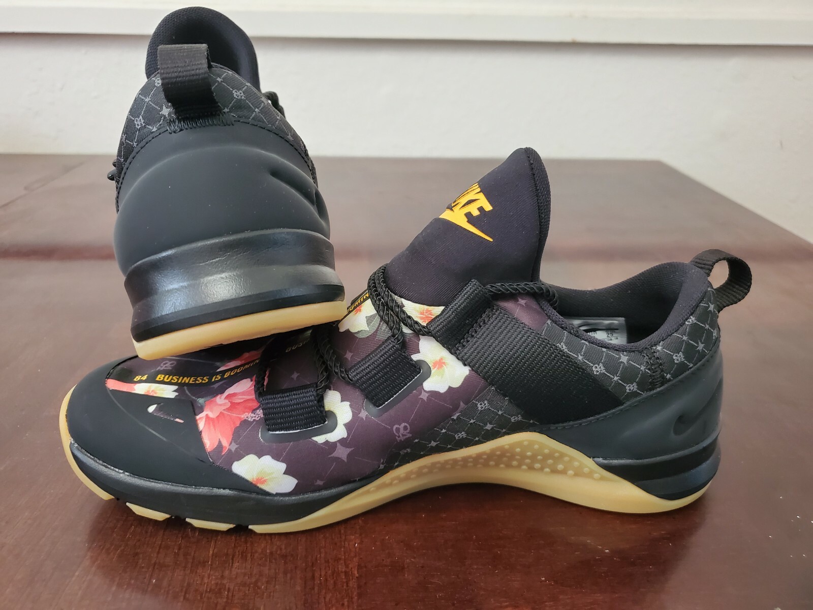 ab nike tech trainer