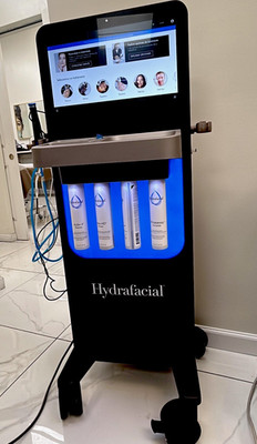 Hydrafacial Syndeo Multi-Function Facial Machine   Adjustable, On Stand, Black
