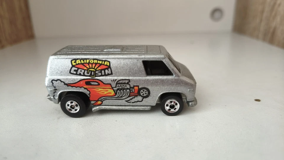 Hot Wheels Chevrolet Chevy Van 1979 1/64 métal argenté California Cruisin P-890 - Photo 3/4