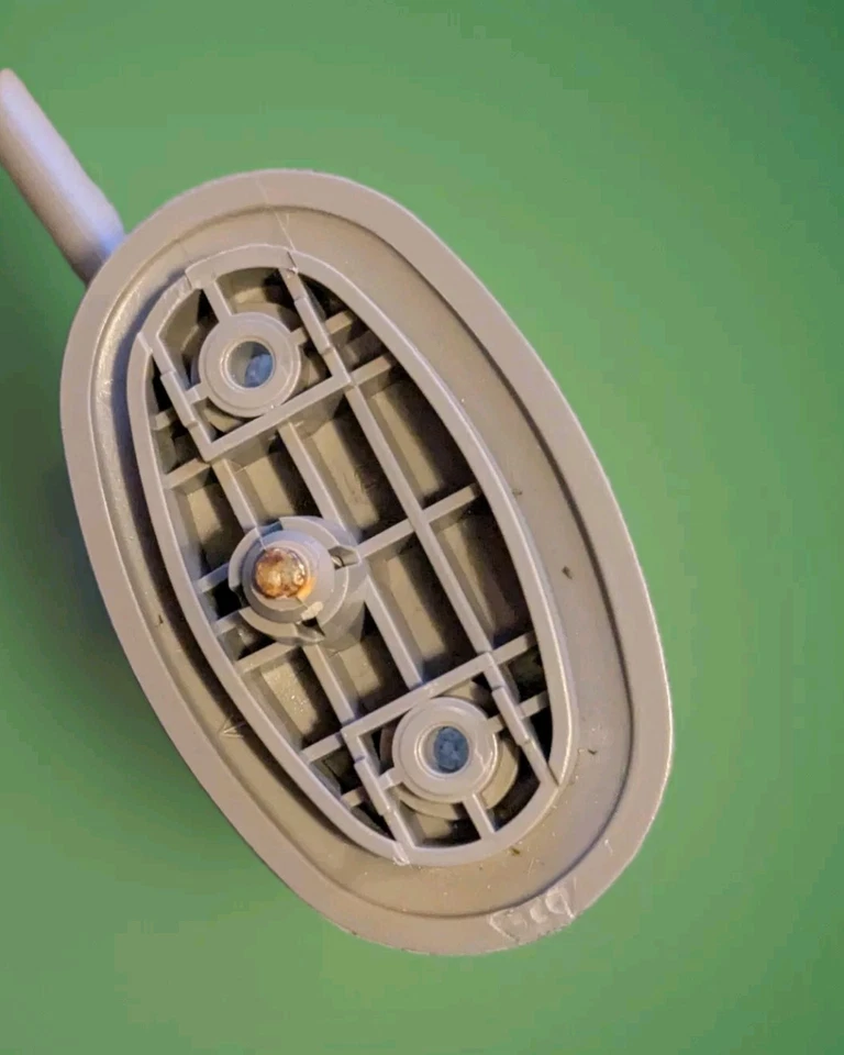 Оригинальный серый тканевый солнцезащитный козырек для Pontiac Grand Am 1999–2005 годов выпуска спереди справа со стороны пассажира - Изображение 4 из 4