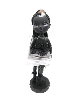 Rainbow High Shadow High Series Shanelle Onyx doll Puppe + Ständer 2022