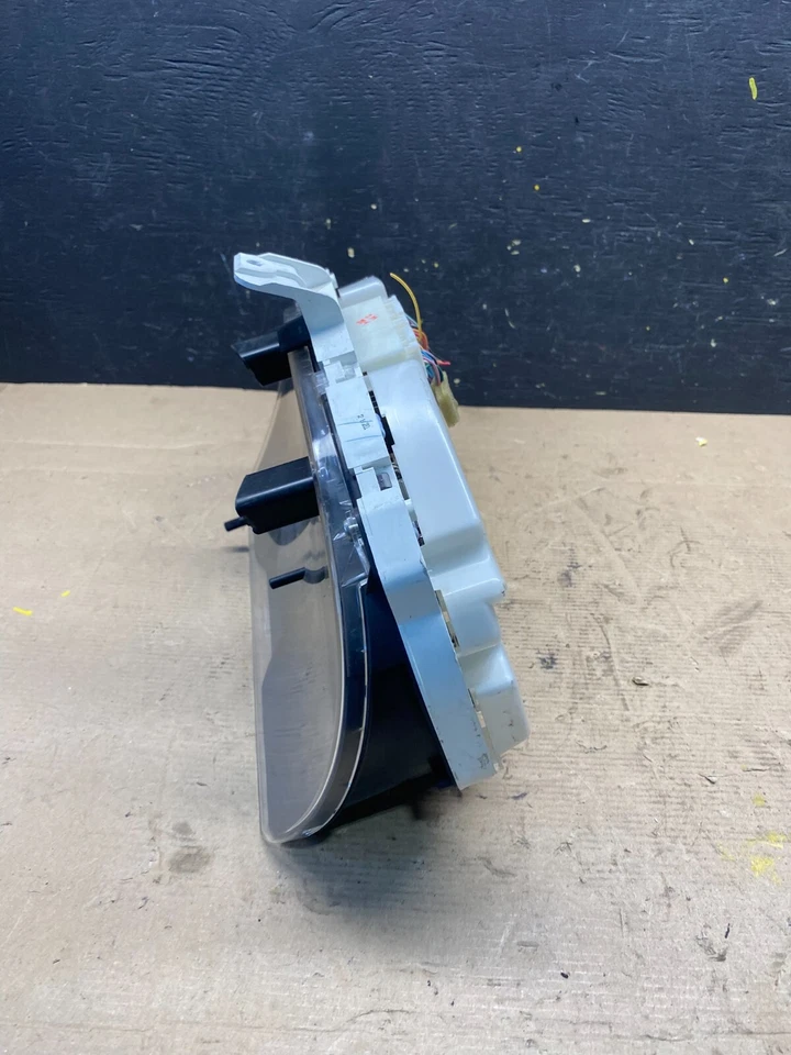 2004 to 2007 Toyota Highlander Speedometer Insrument Gauge Cluster N7572 DG - Image 2 of 4
