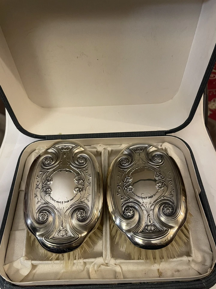 PAR DE CEPILLOS PARA ROPA R WALLACE & SONS (RW & S) MARCADO ESTERLINA 5000 con ESTUCHE🌺🌺 Foto 4 de 4