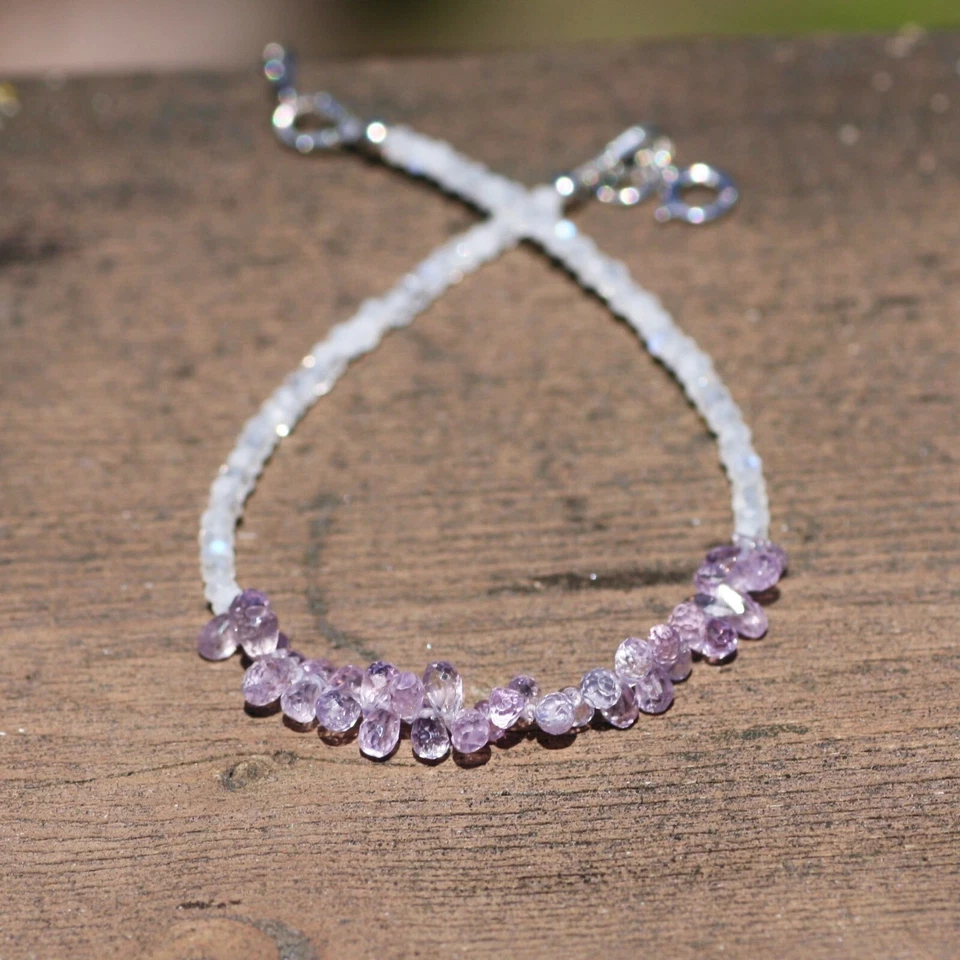 Brazalete de piedra lunar briolette de zafiro púrpura pequeño natural de oro blanco sólido de 14K  Foto 2 de 4