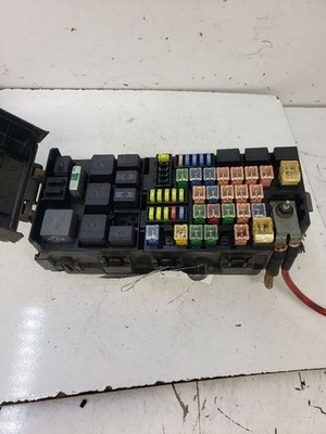 2004-2005 Lincoln Aviator Engine Fuse Box OEM