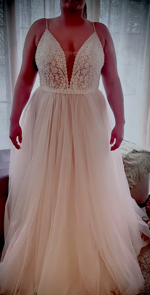 Nuevo vestido de novia beige con cuentas con etiquetas nunca usado talla 18 Foto 2 de 4