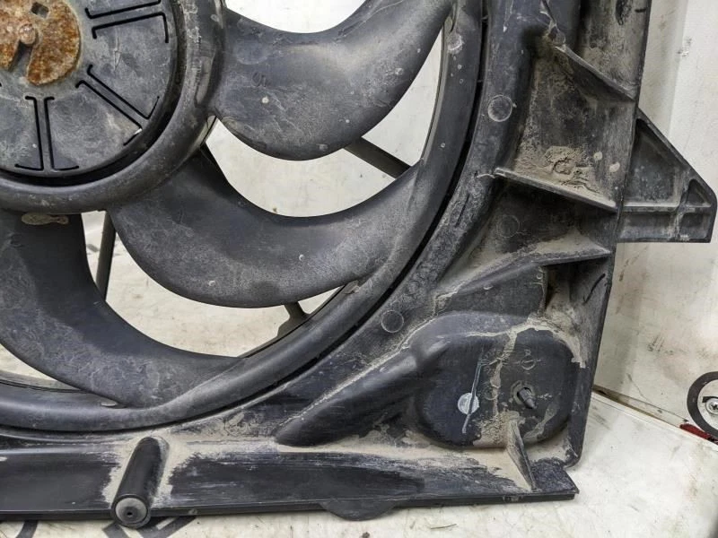 2010-17 Chevrolet Equinox GMC Terrain 2.4L Left Radiator Cooling Fan Motor Assy - Image 2 of 4