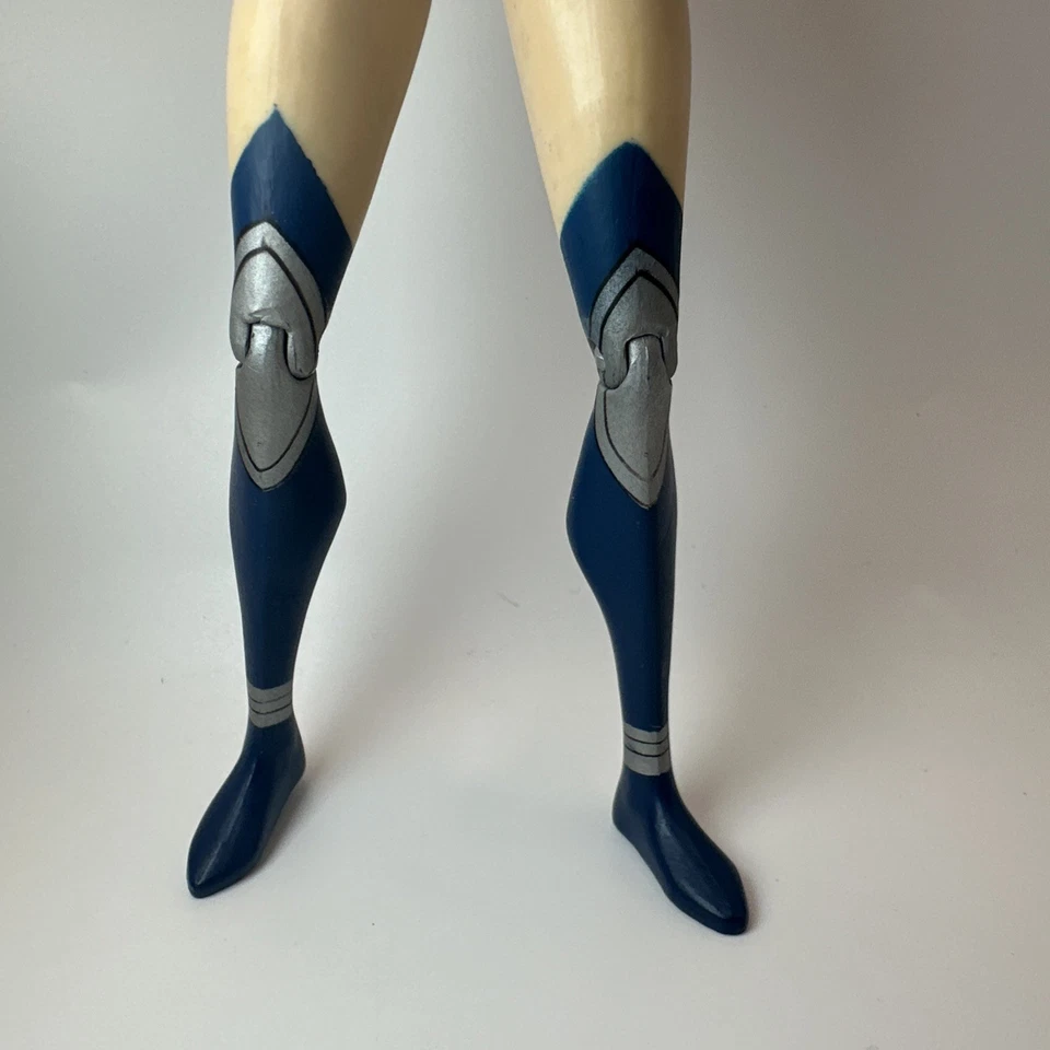 Figura de película animada de guerra de la Liga de la Justicia de Wonder Woman de DC Collectibles #4 Foto 4 de 4