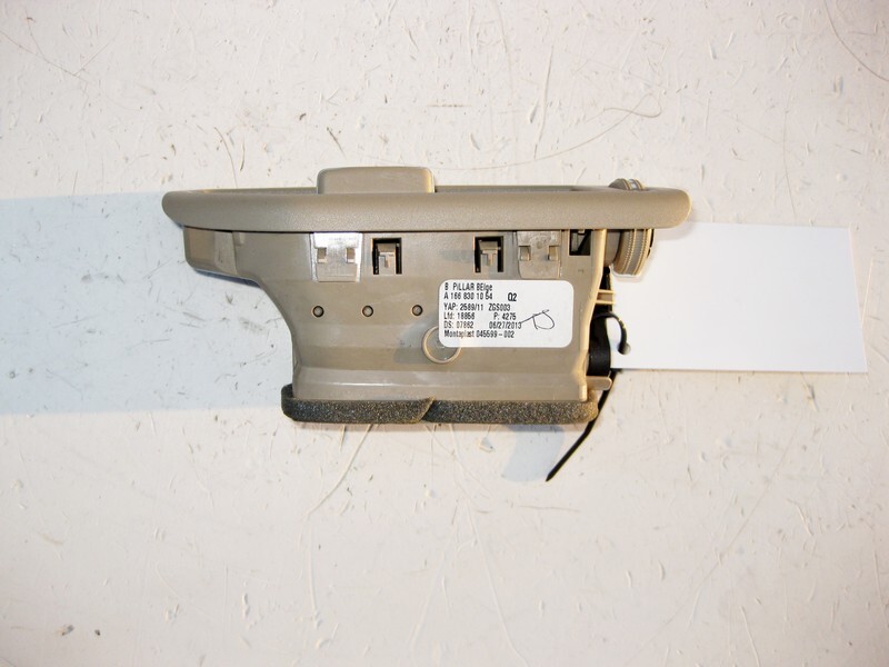 Mercedes-Benz A1668301054 8N84 Air deflector in the right  