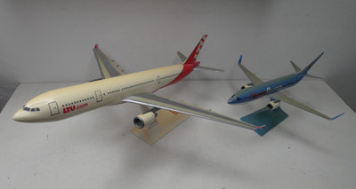 Boing 737-800 Hapag Fly und A330-200 LTU