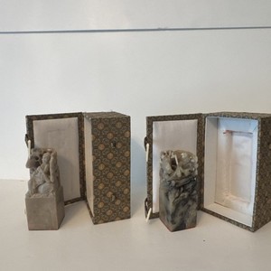 嘉庆 Pair of Chinese Stone Seals with Carved Figures in Decorative Box, Stone