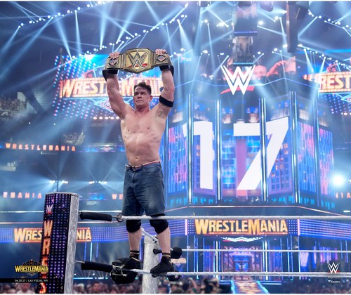 John Cena WWE Unsigned WrestleMania 41 Raising Title Photograph - 第 1/1 張圖片