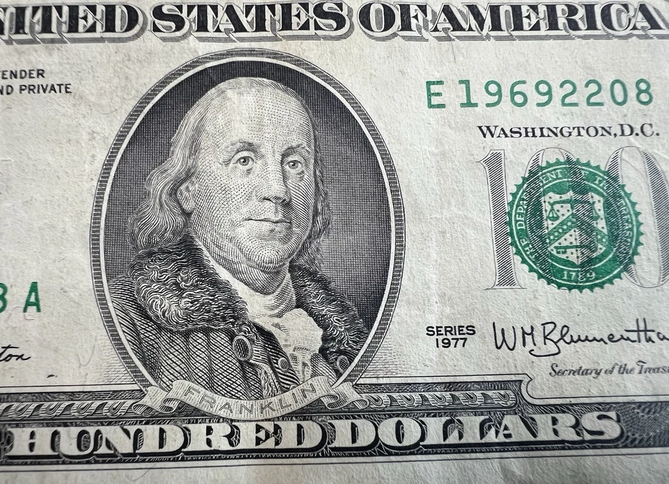 USA Aug 22 1969 Birthday note  $100 1977 Good Condition Circulated center off - Image 4 of 4