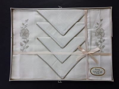 vintage VICTORY linen PLACE MAT NAPKIN SET unused w BOX